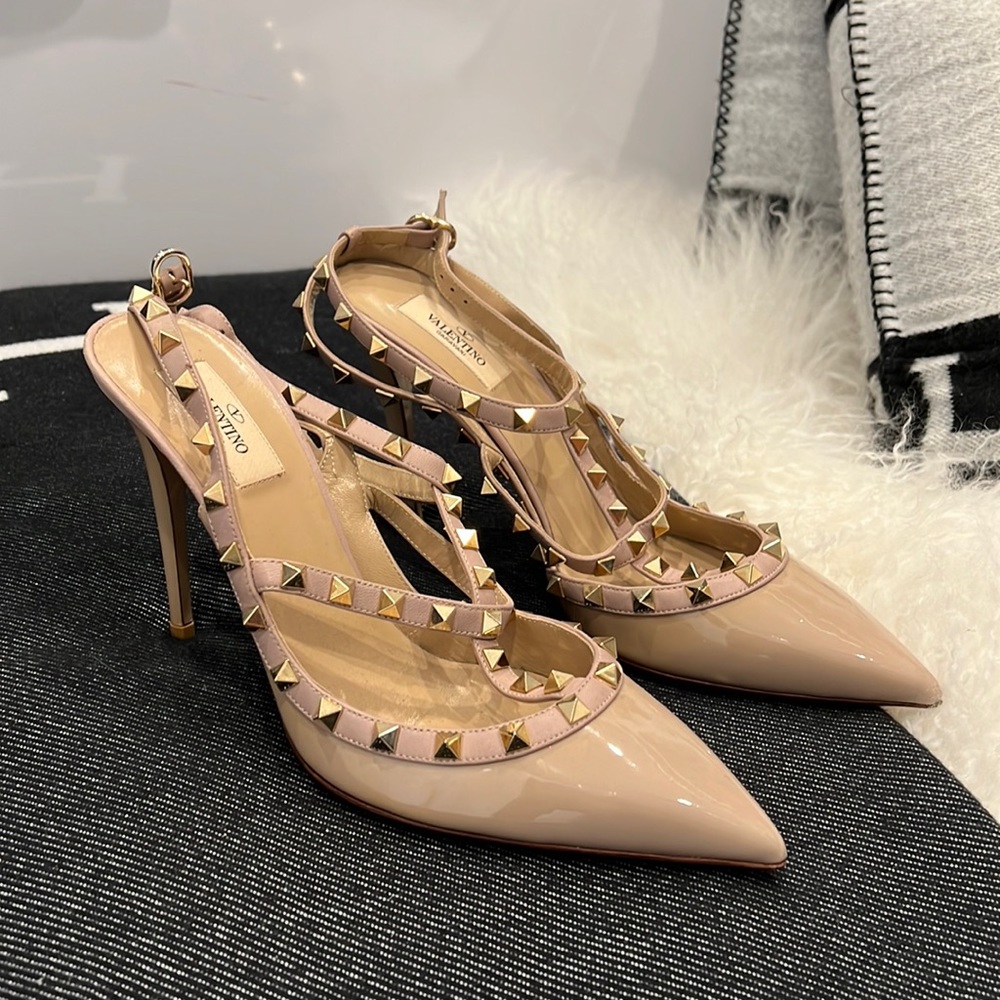 Brand New Valentino beige rockstud pointed heels size 42